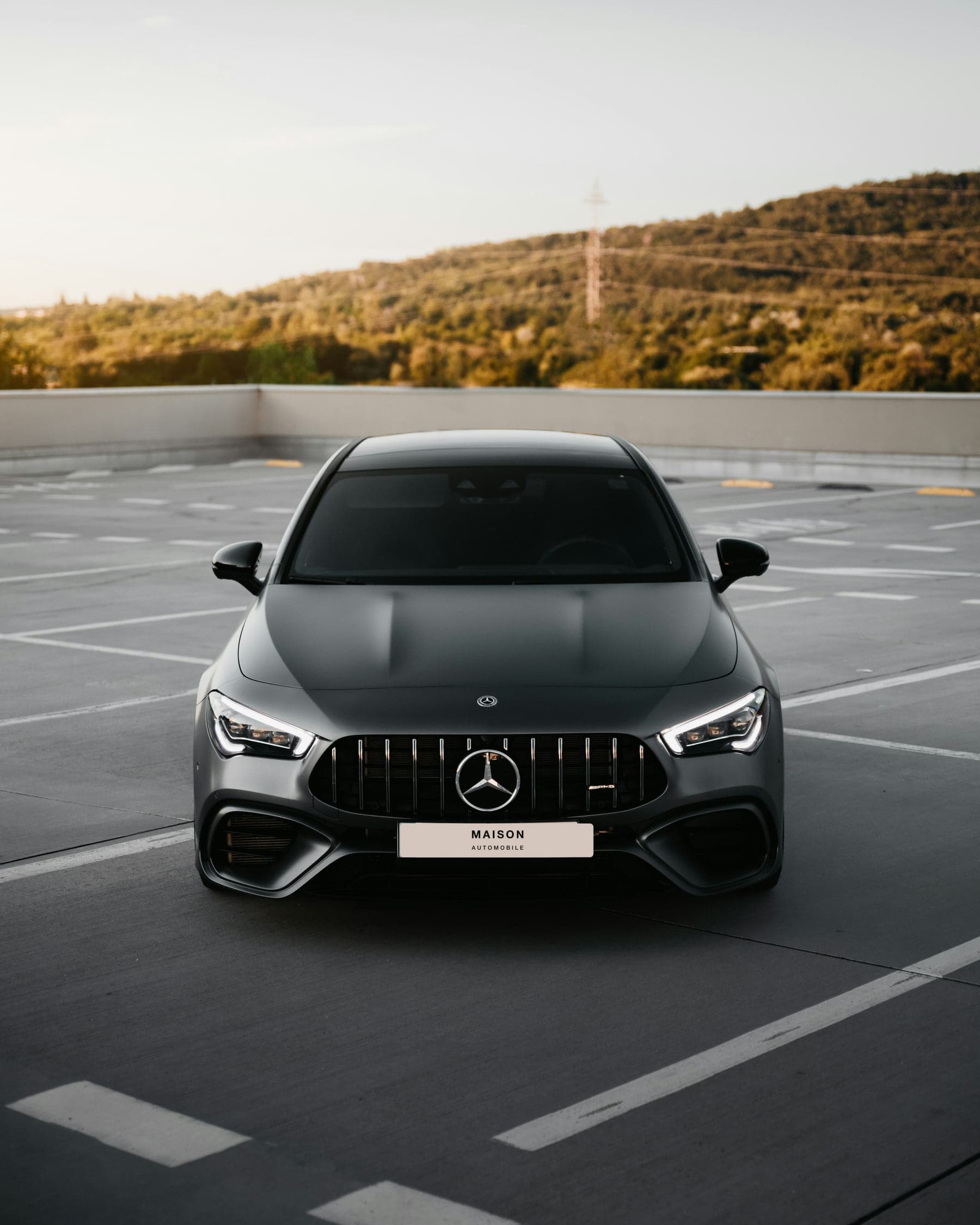 Mercedes-Benz CLA gris, face avant