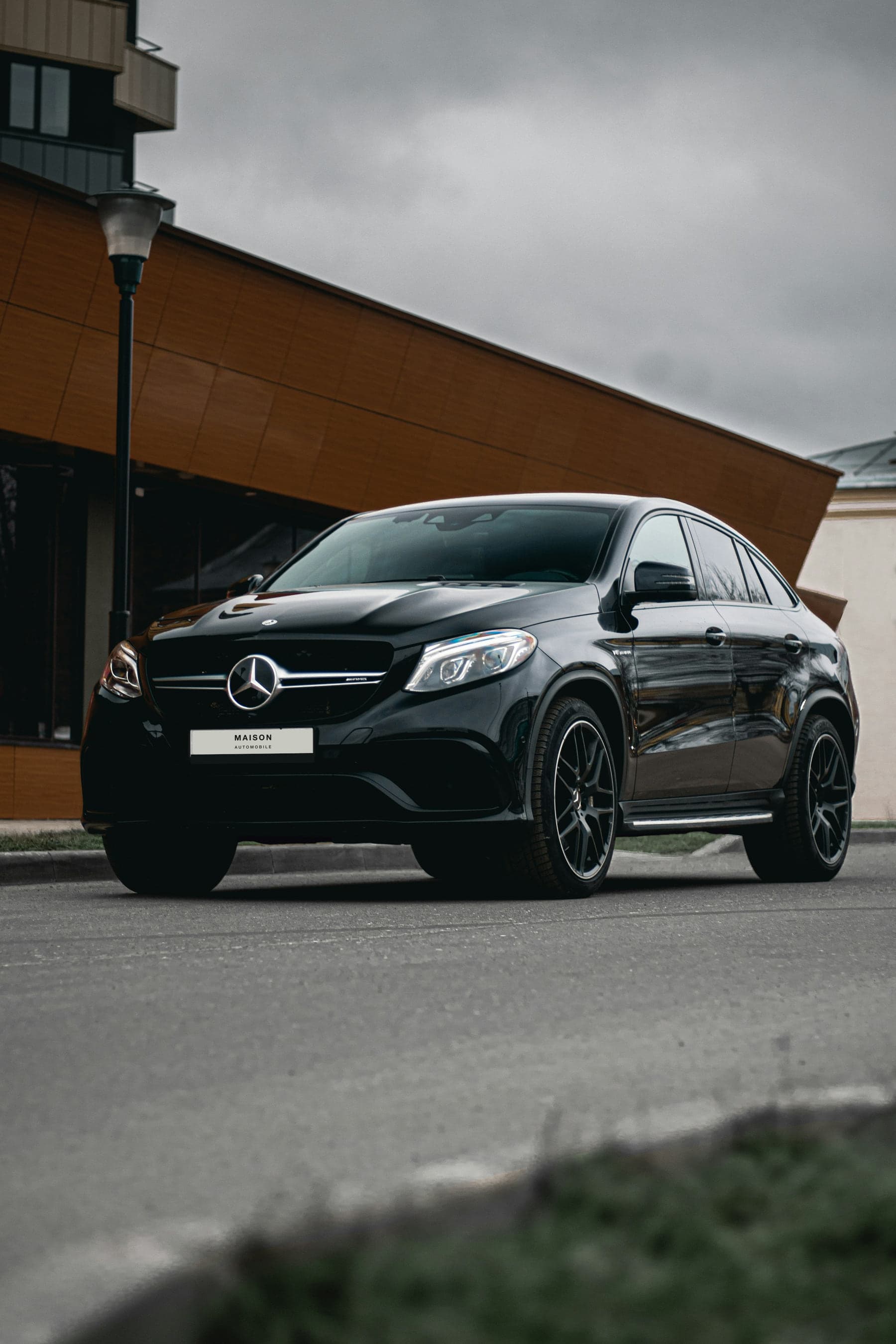 Mercedes-Benz GLE Coupé noir, trois quarts avant
