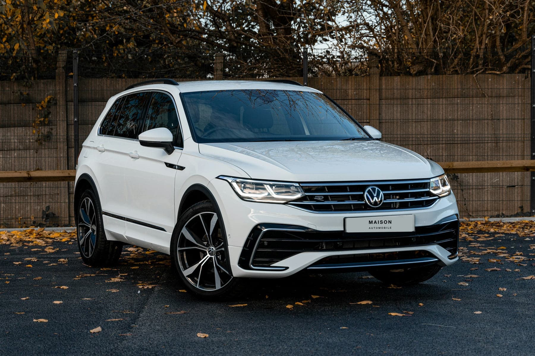 Volkswagen Tiguan blanc, trois quarts avant